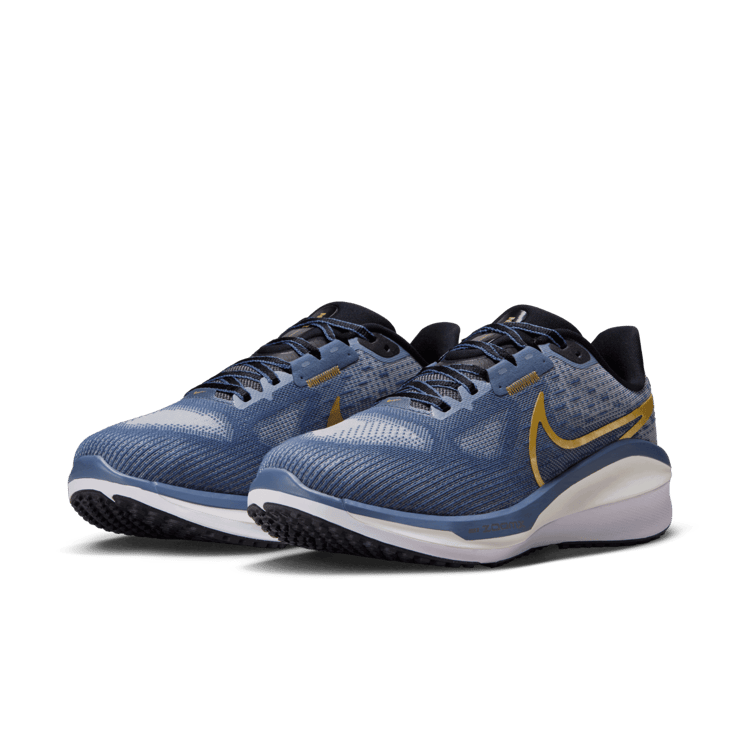 Nike Vomero 17 Road (Extra Wide) Angle 2