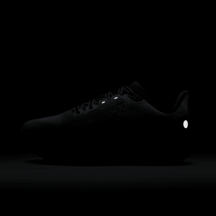 Nike Vomero 17 Road (Extra Wide) Angle 8