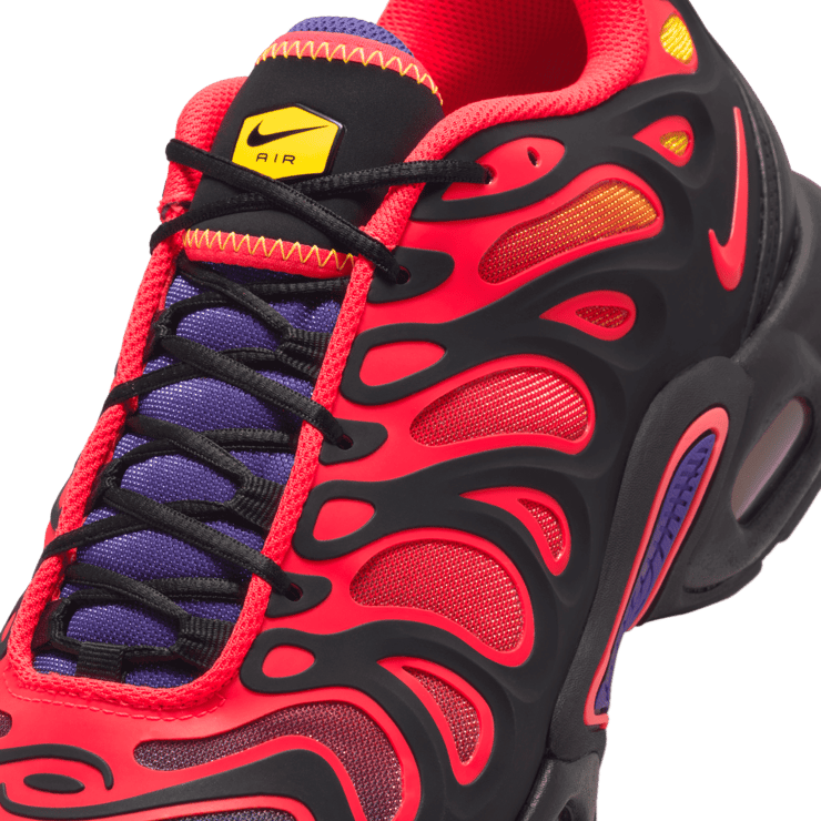 Nike Air Max Plus Drift Black Bright Crimson Angle 4