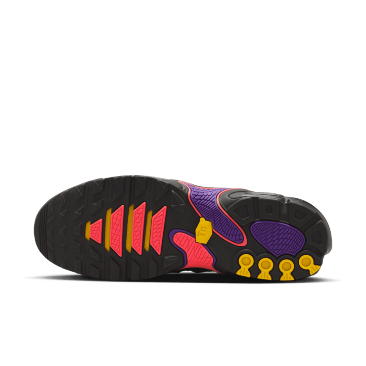 Nike Air Max Plus Drift Black Bright Crimson Angle 0