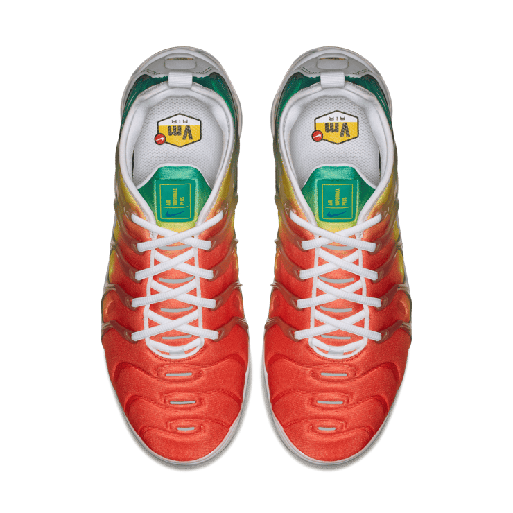 Nike Air Vapormax Plus Rainbow Angle 1