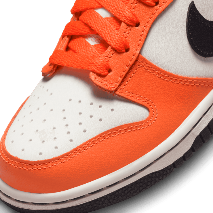 Nike Dunk Low Patent Halloween (GS) Angle 4