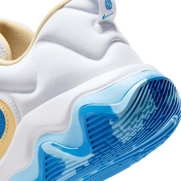 Nike Giannis Immortality 3 Basketball Angle 5