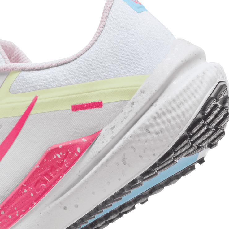 Nike Air Winflo 10 'White Hyper Pink Volt' (W) Angle 5