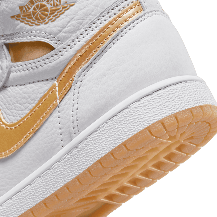 Air Jordan 1 Retro High OG Metallic Gold (PS) Angle 5