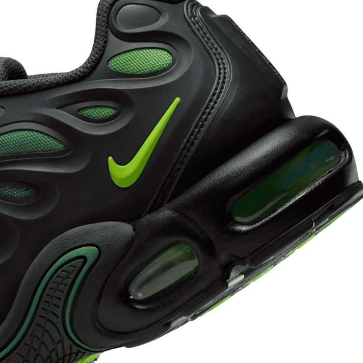 Nike Air Max Plus Drift Black Volt Angle 5