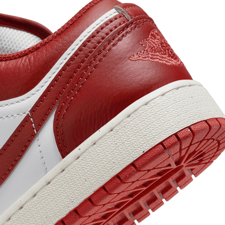 Air Jordan 1 Low SE Dune Red (GS) Angle 5