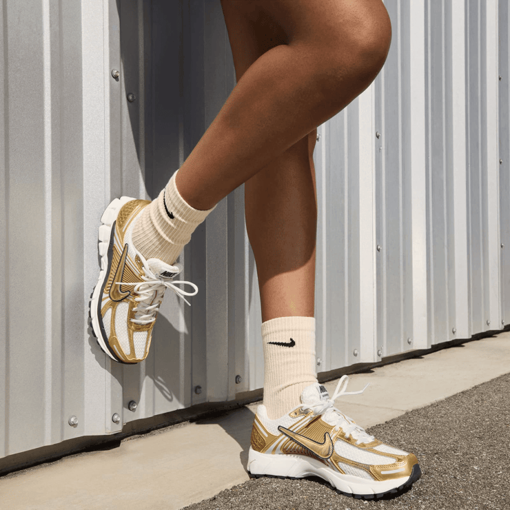 Nike Zoom Vomero 5 Gold (W) Angle 7