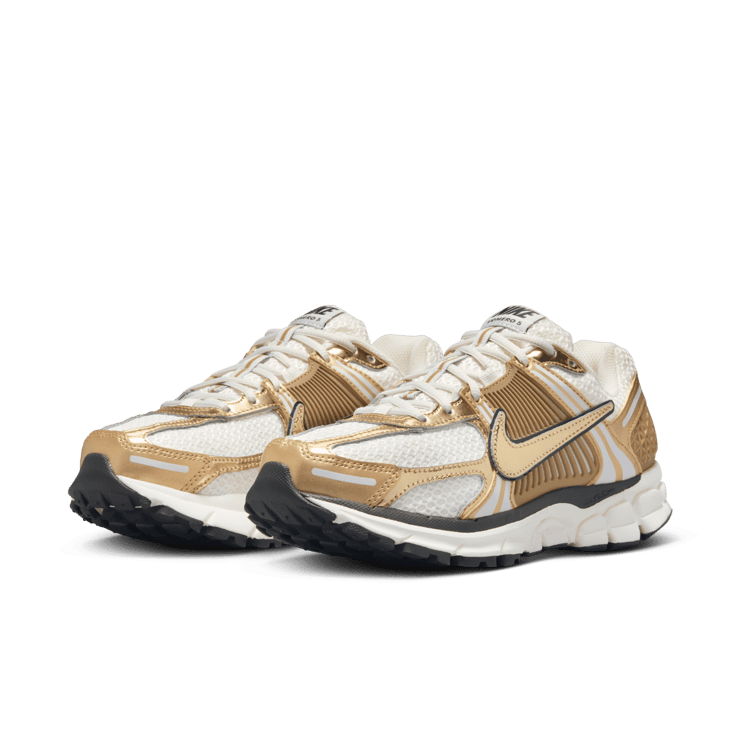 Nike Zoom Vomero 5 Gold (W) Angle 3