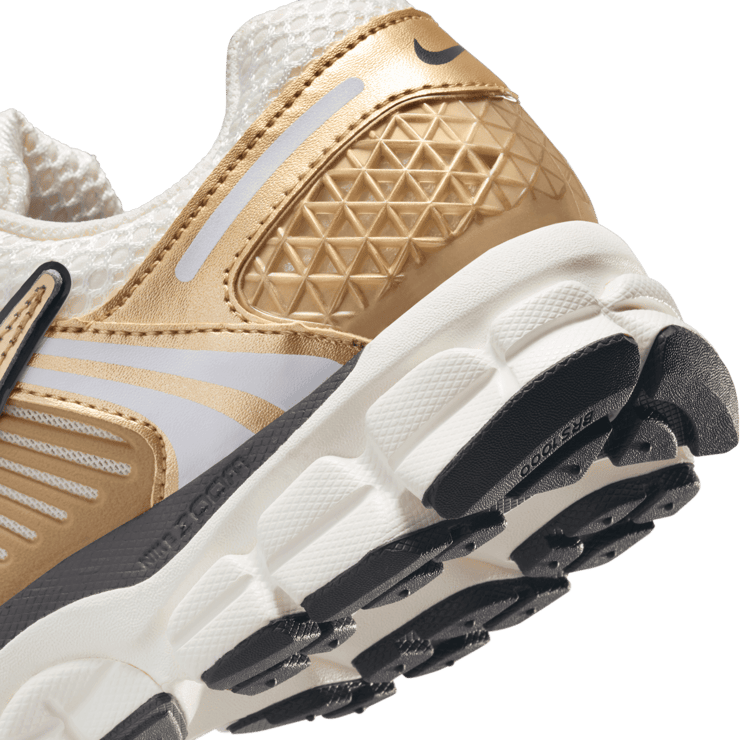 Nike Zoom Vomero 5 Gold (W) Angle 6