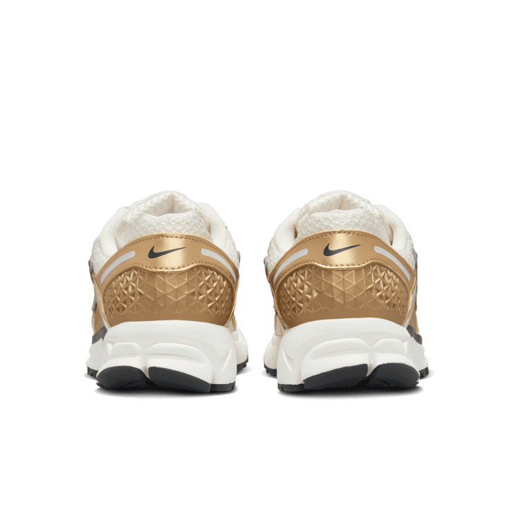 Nike Zoom Vomero 5 Gold (W) Angle 4