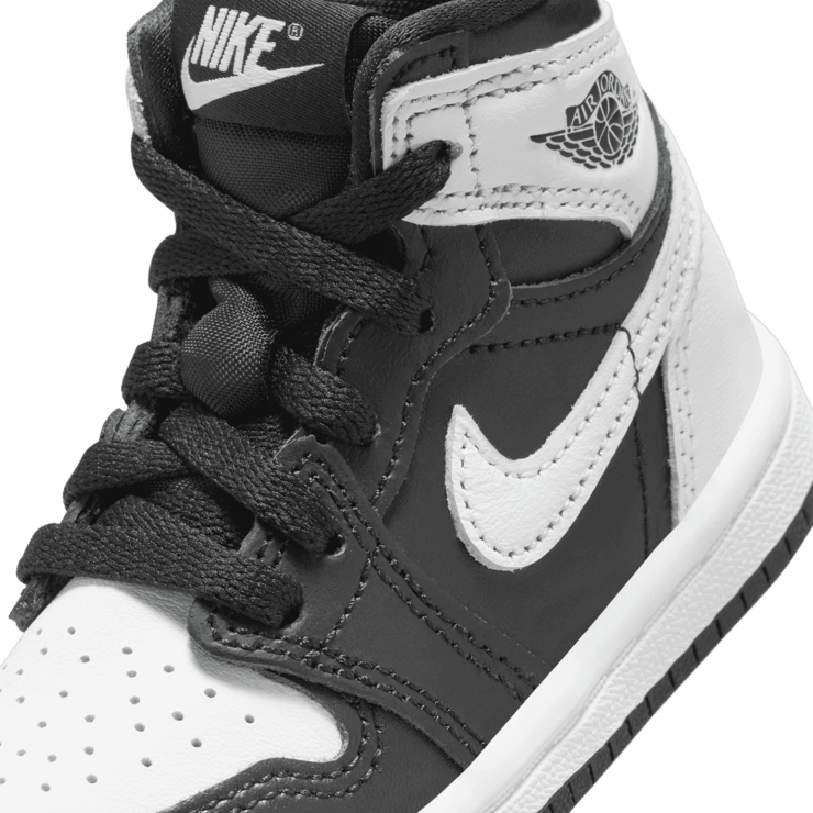 Air Jordan 1 Retro High OG Black White (TD) Angle 4