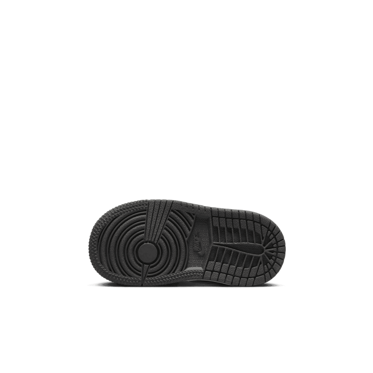 Air Jordan 1 Retro High OG Black White (TD) Angle 0