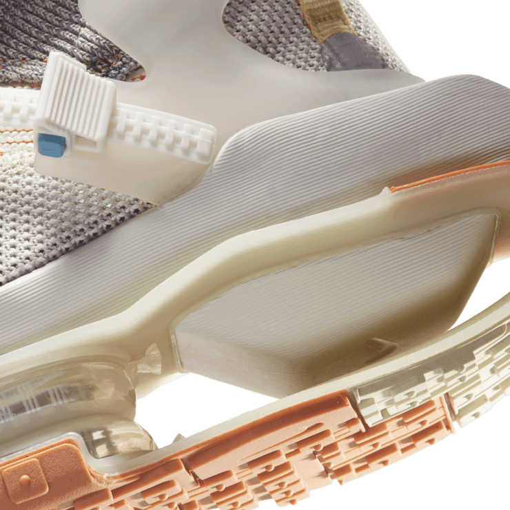 Nike ISPA Road Warrior Sail Angle 5