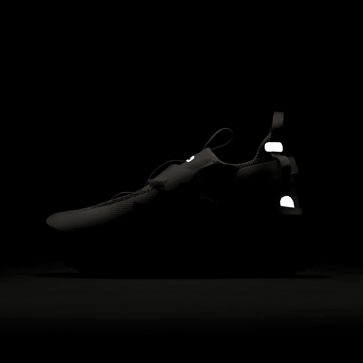 Nike ISPA Road Warrior Sail Angle 8