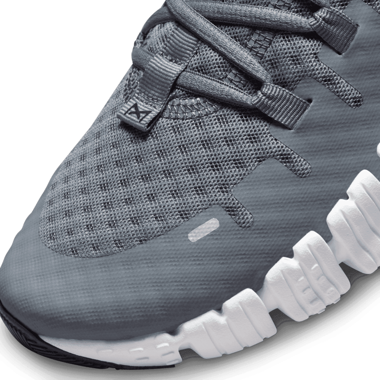 Nike Free Metcon 5 'Smoke Grey' Angle 4