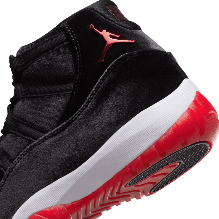 Air Jordan 11 Retro Bred Velvet (W) Angle 5