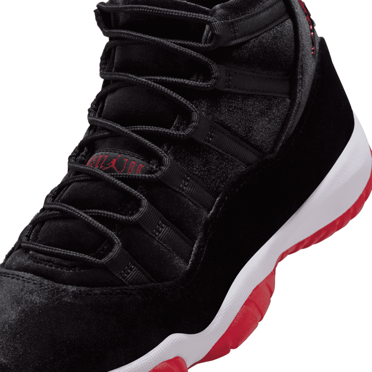 Air Jordan 11 Retro Bred Velvet (W) Angle 4