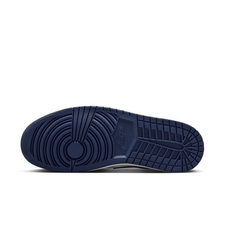 Air Jordan 1 Retro Low OG Howard University Angle 1