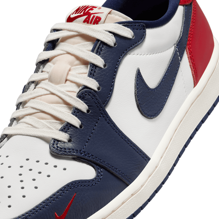 Air Jordan 1 Retro Low OG Howard University Angle 5