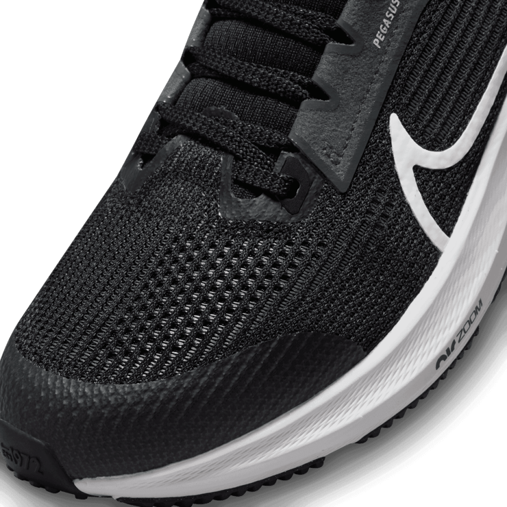 Nike Air Zoom Pegasus 40 GS 'Black White' Angle 4