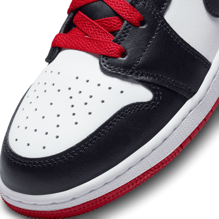 Air Jordan 1 Mid GS 'Gym Red Black Toe' Angle 4