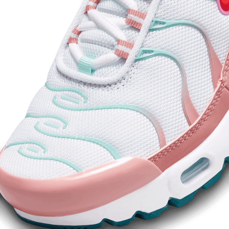 Nike Air Max Plus GS 'Red Stardust Jade Ice' Angle 4