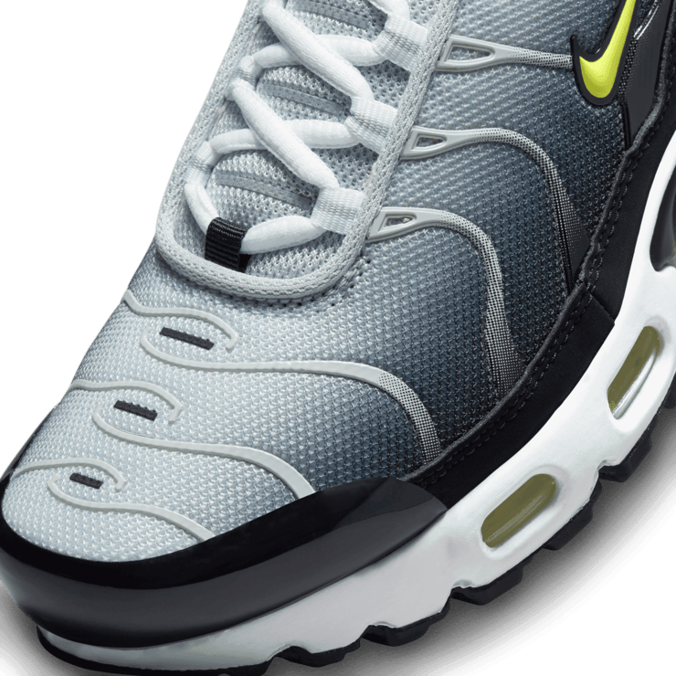 Nike Air Max Plus GS 'Black Bright Cactus' Angle 4