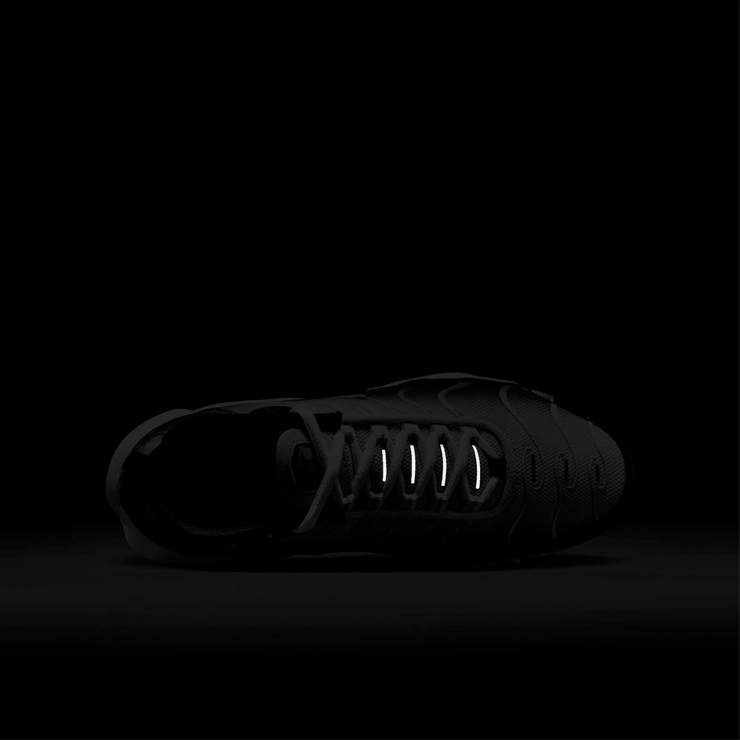 Nike Air Max Plus GS 'Black Bright Cactus' Angle 6