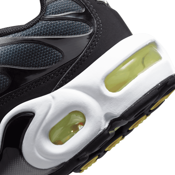 Nike Air Max Plus GS 'Black Bright Cactus' Angle 5