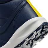 Nike Manoa LTR Big Kids' Boots Angle 5
