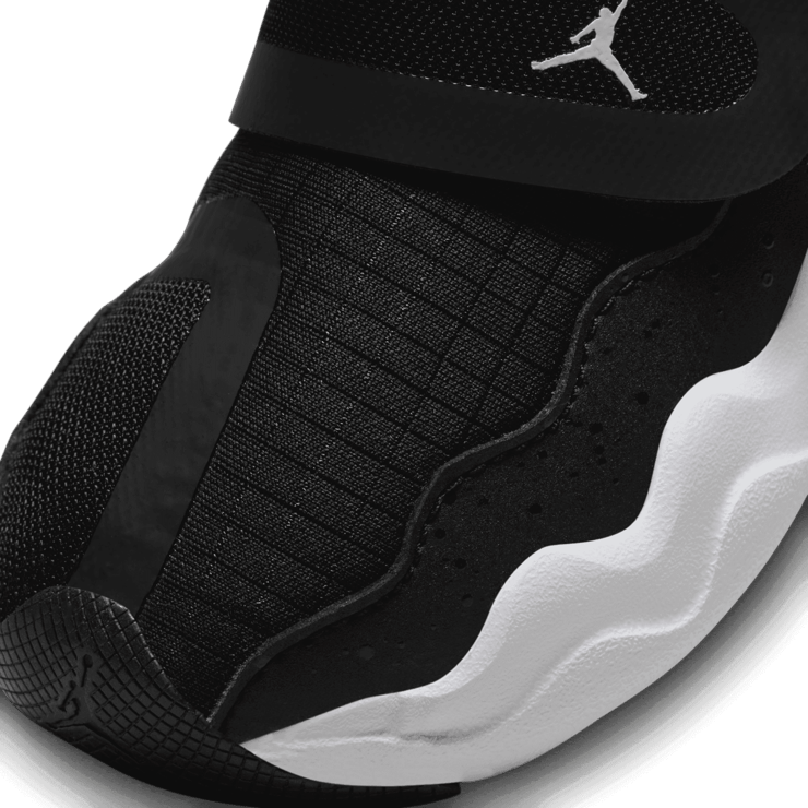 Air Jordan 23/7 TD 'Black White' Angle 4