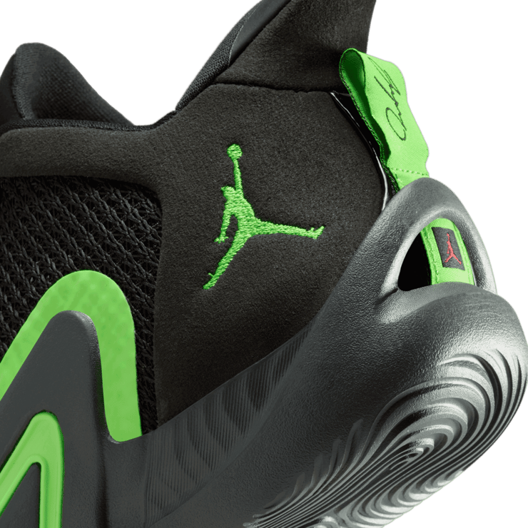 Nike Jordan Tatum 1 GS 'Black Green Strike' Angle 5