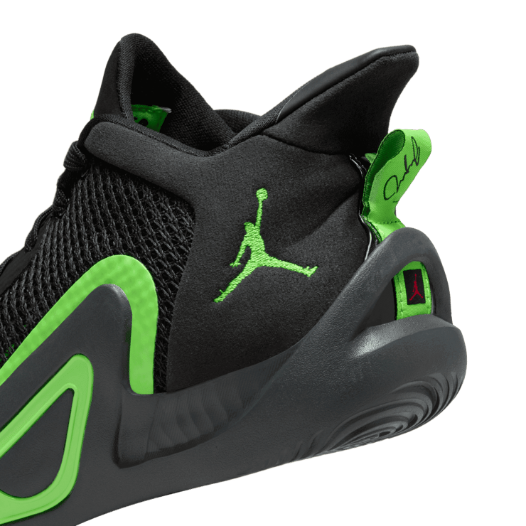 Nike Jordan Tatum 1 GS 'Black Green Strike' Angle 6