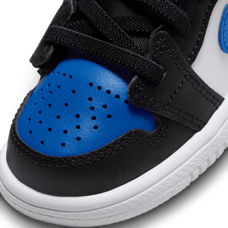 Air Jordan 1 Low ALT TD 'Alternate Royal Toe' Angle 4