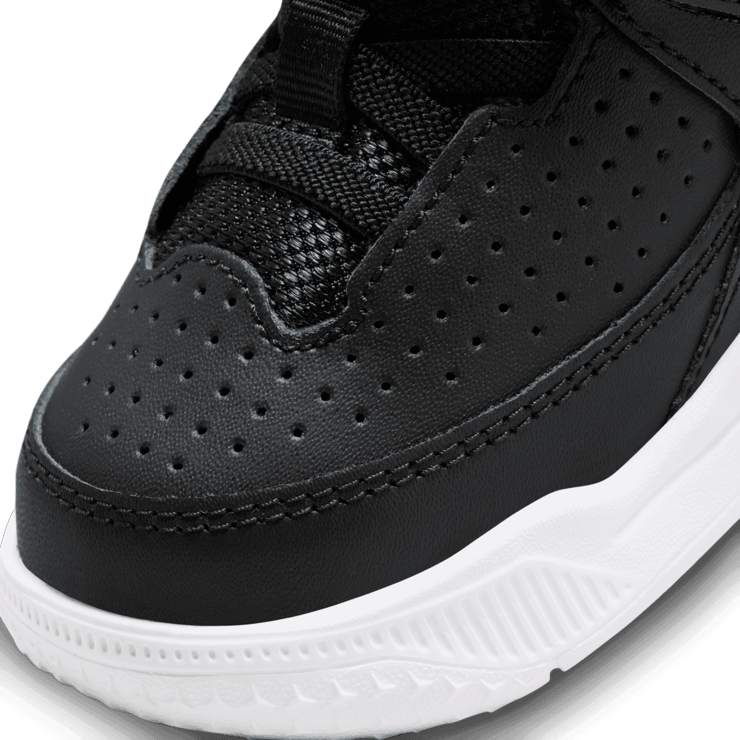 Jordan Max Aura 5 TD 'Black Metallic Gold' Angle 4