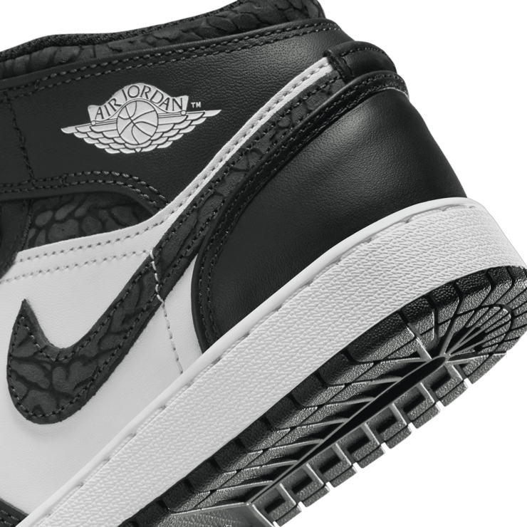 Air Jordan 1 Mid SE GS 'Panda Elephant' Angle 5