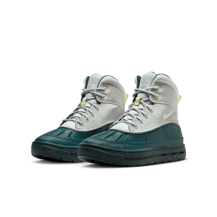 Nike Woodside 2 High ACG Big Kids' Boots Angle 2