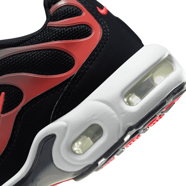 Nike Air Max Plus Little Kids' Angle 3