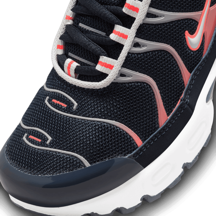 Nike Air Max Plus Little Kids' Angle 2