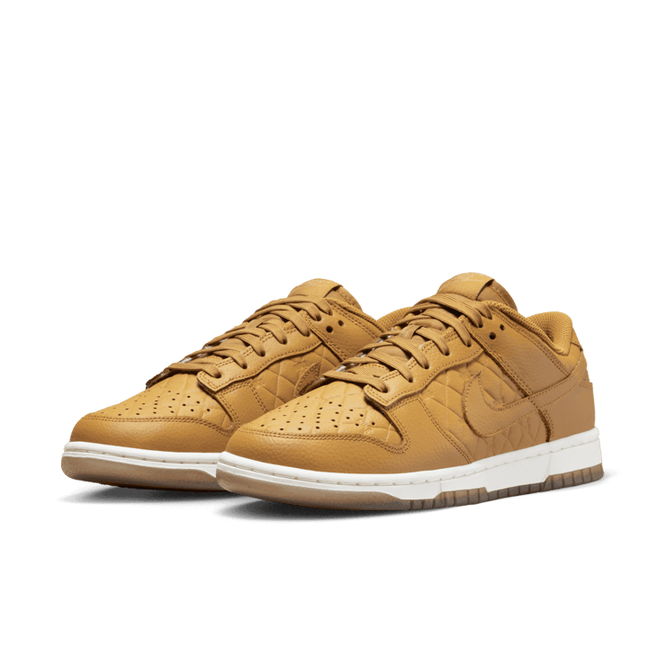 Nike Dunk Low Quilted Wheat (W) ダンク ロー ウィート This Nike Dunk Low Gets A Quilted Makeover