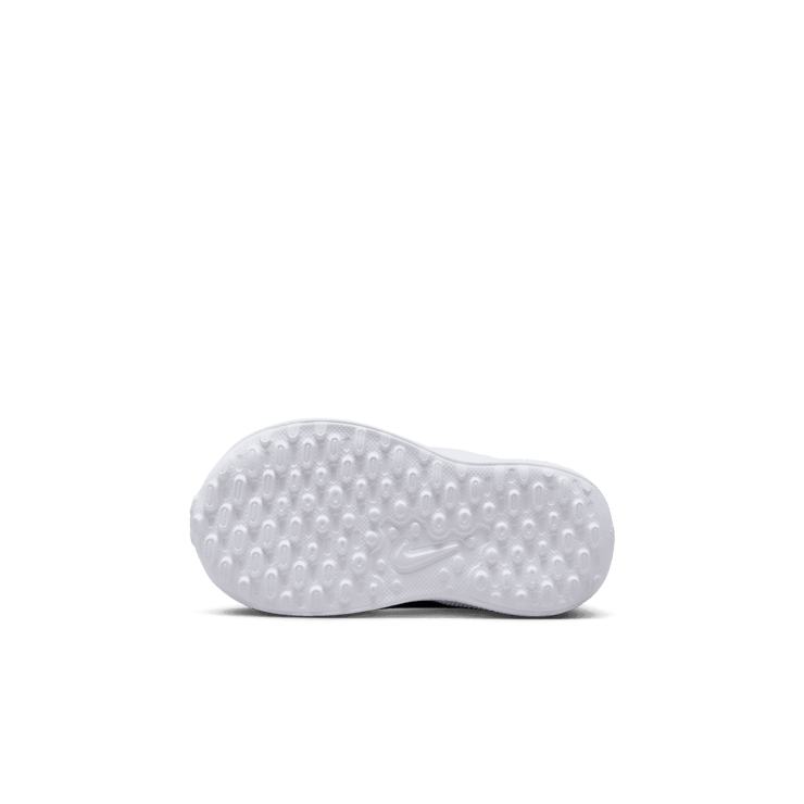 Nike Revolution 7 TD 'Black White' Angle 0