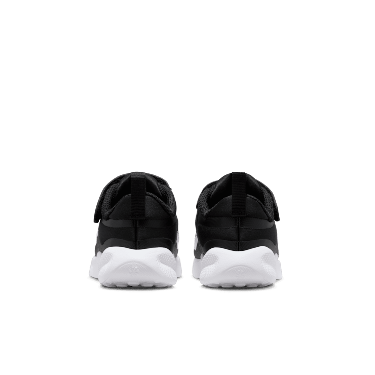 Nike Revolution 7 TD 'Black White' Angle 3