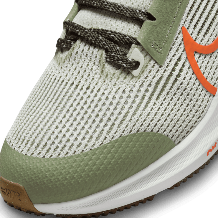 Nike Air Zoom Pegasus 40 GS 'Oil Green Campfire Orange' Angle 4