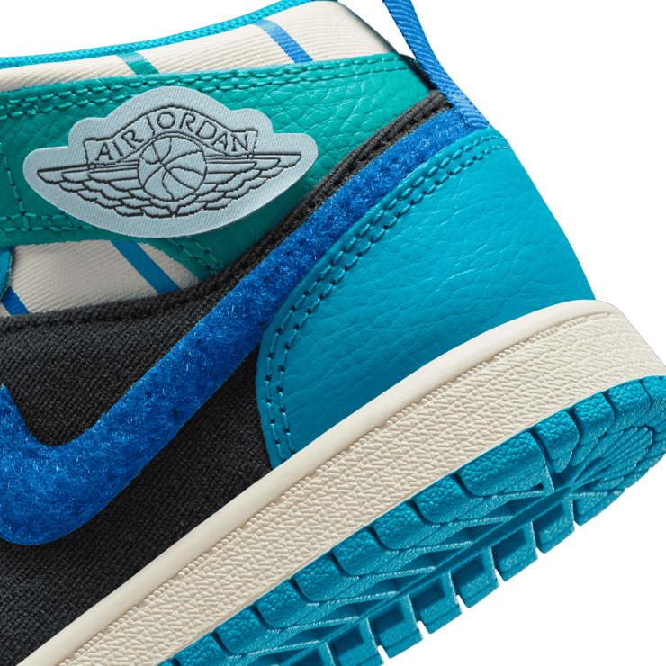 Air Jordan 1 Mid PS 'Inspired By The Greatest' Angle 4