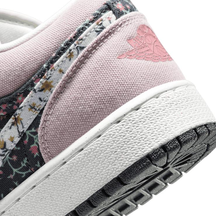 Air Jordan 1 Low SE Big Kids' Angle 5