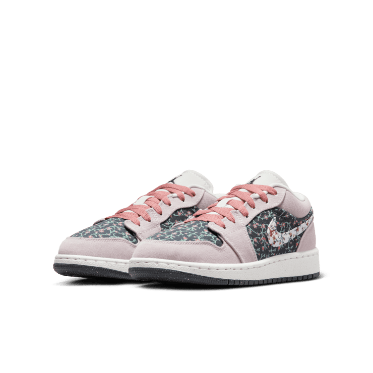 Air Jordan 1 Low SE Big Kids' Angle 2