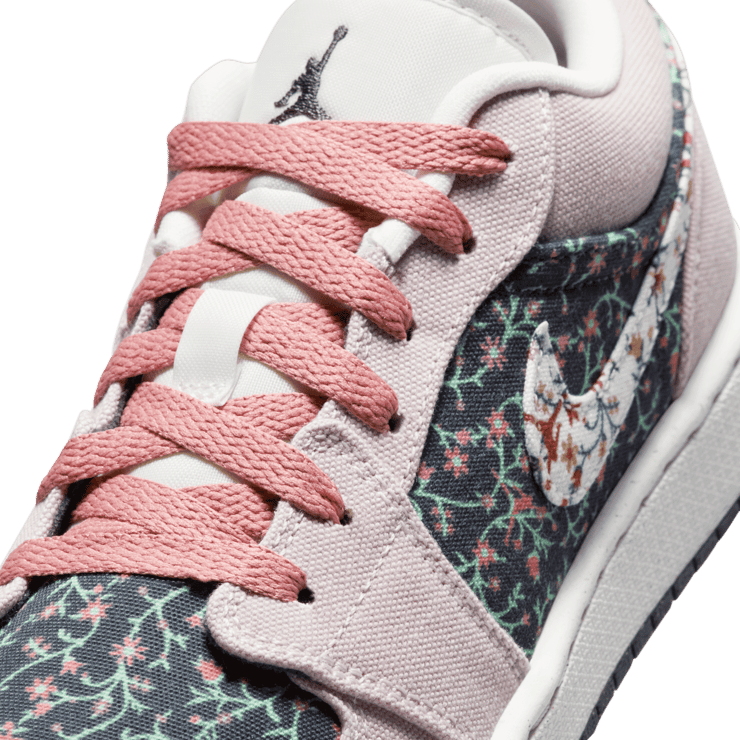 Air Jordan 1 Low SE Big Kids' Angle 4