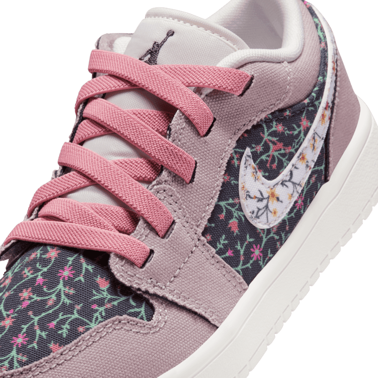 Jordan 1 Low Alt SE Little Kids' Angle 4