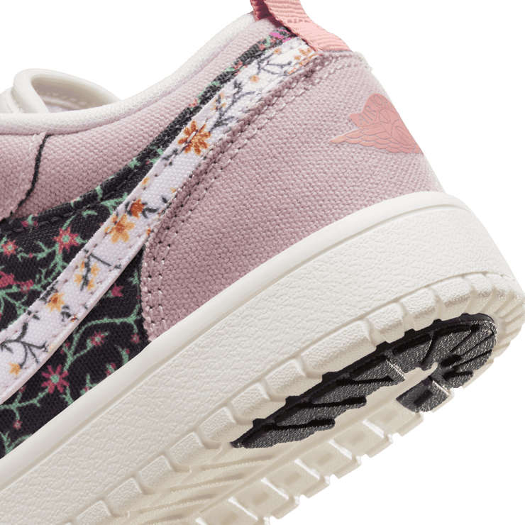 Jordan 1 Low Alt SE Little Kids' Angle 5